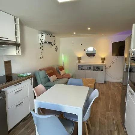 Дом отдыха Modern & Comfortable House Near Bordeaux Сен-Медар-ан-Жаль